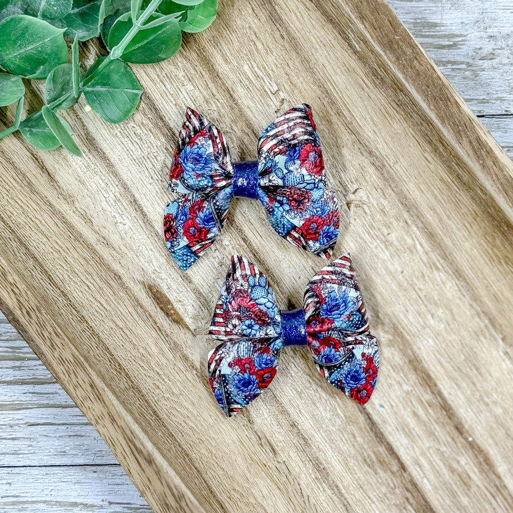 Patriotic Floral Itty Bitty Piggies