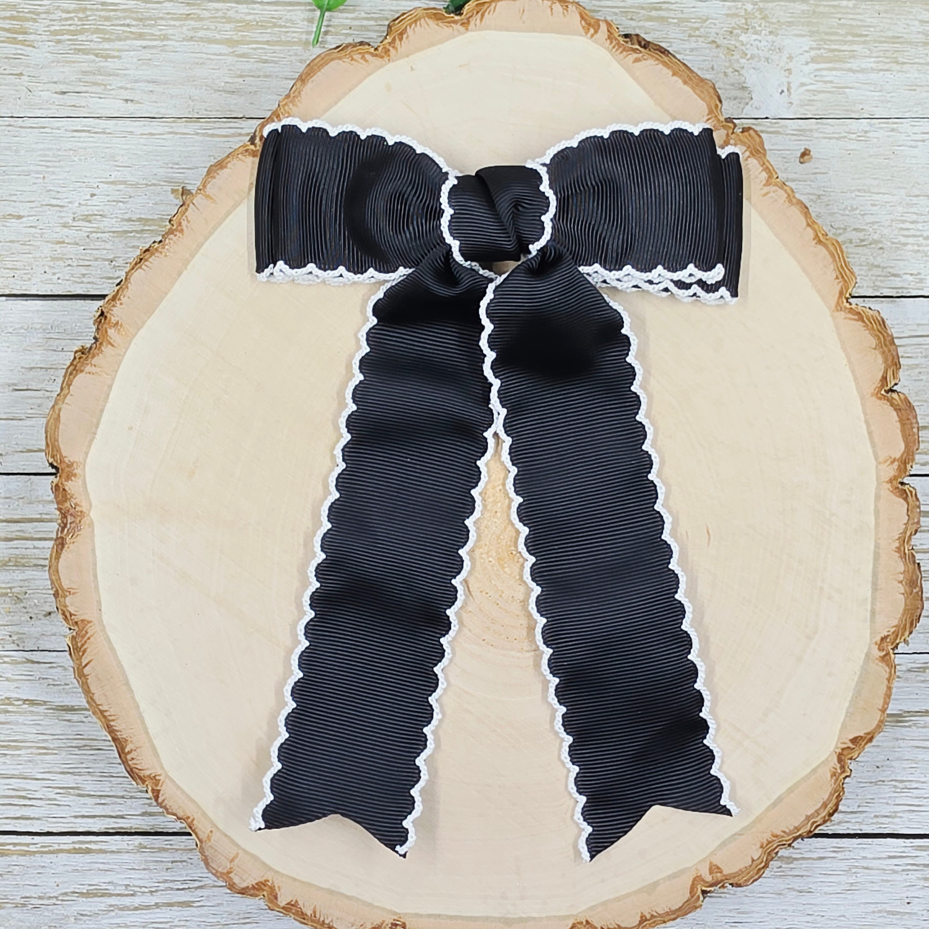 White/Black Moonstitch Long Tail